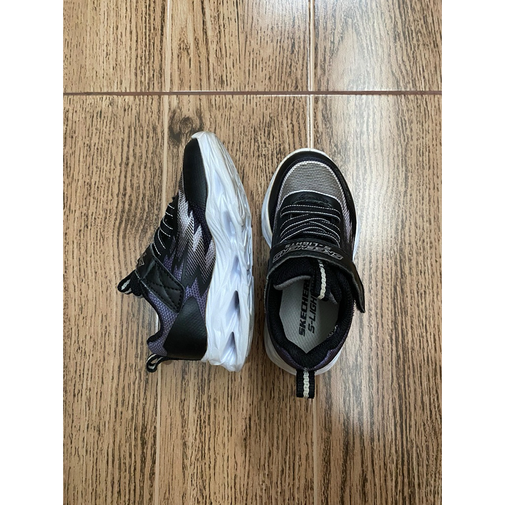 preloved sepatu anak Skechers S Lights 100% original