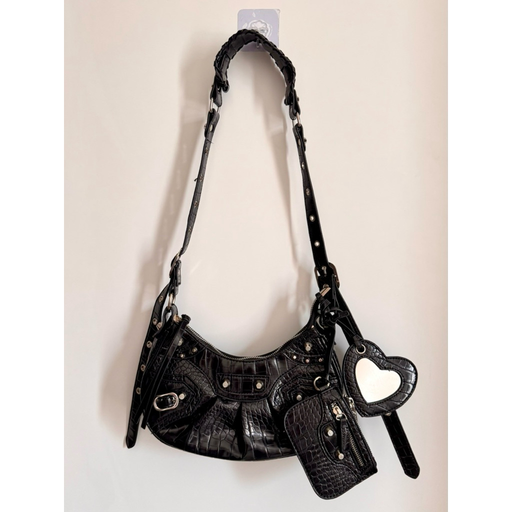 Preloved shoulder bag Balenciaga Le Cagole XS look a like - vegan bag Hervey tas jalan wanita