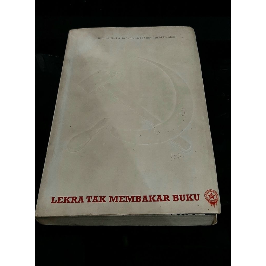 LEKRA TAK MEMBAKAR BUKU