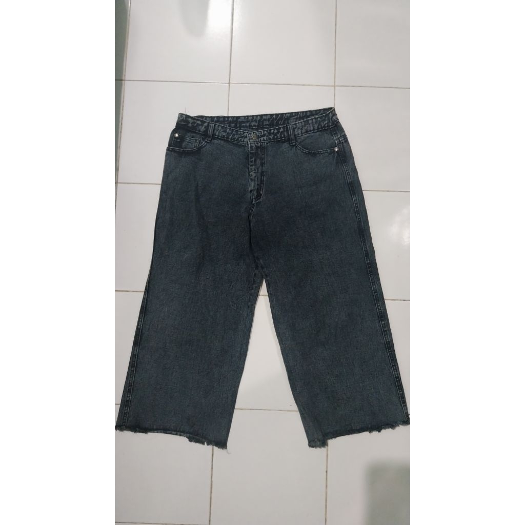 preloved celana jiniso
