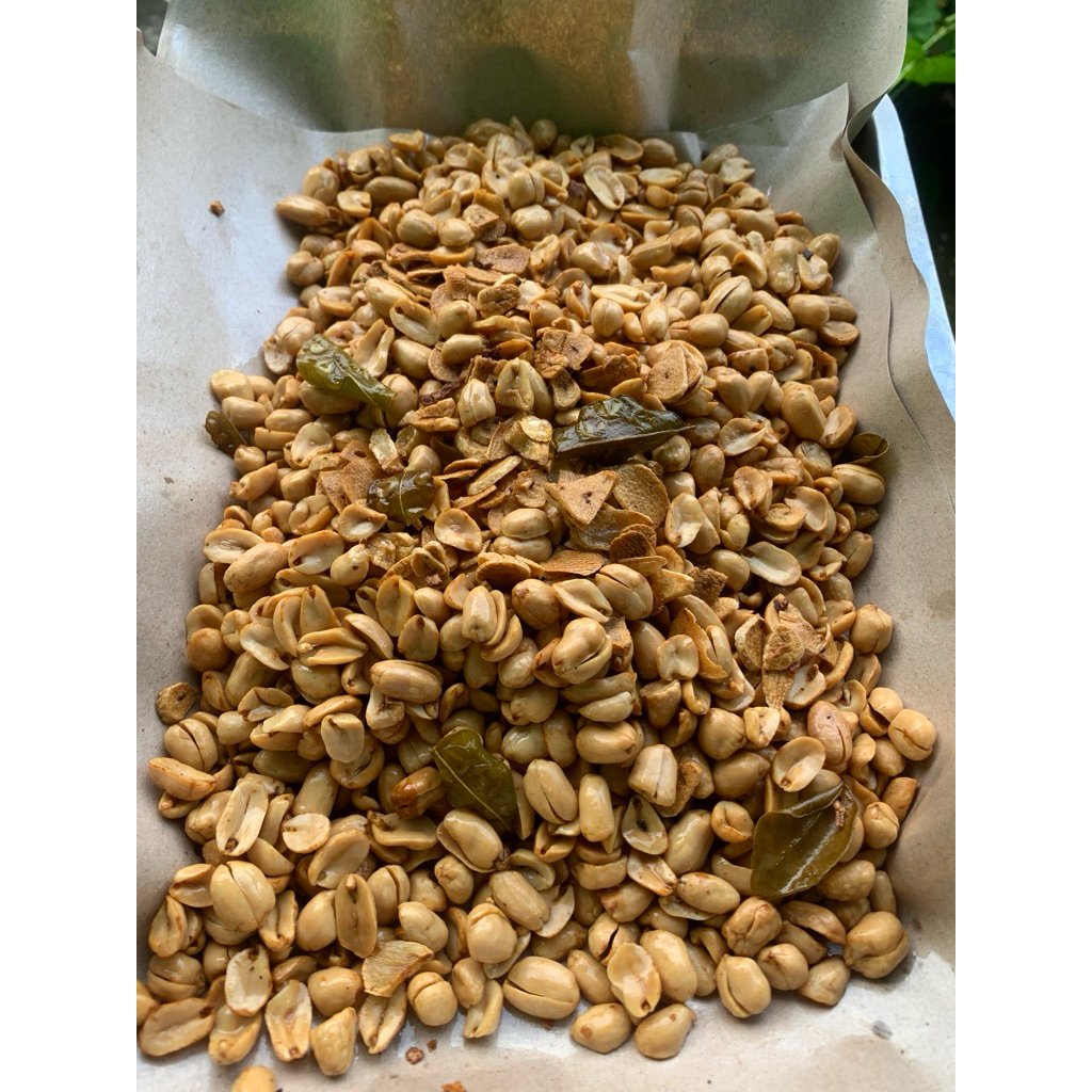 

kacang bawang estra daun jeruk gurih asin 100gr