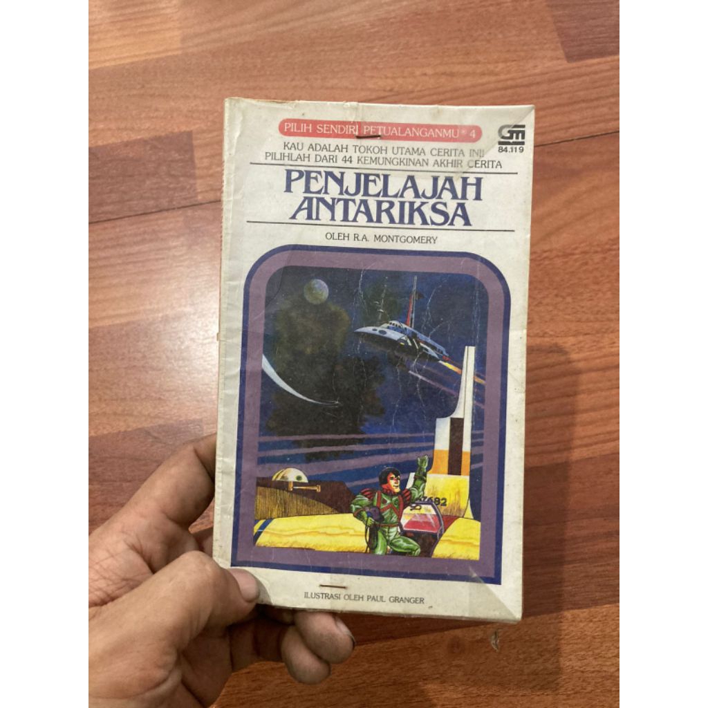 buku penjelajah antariksa