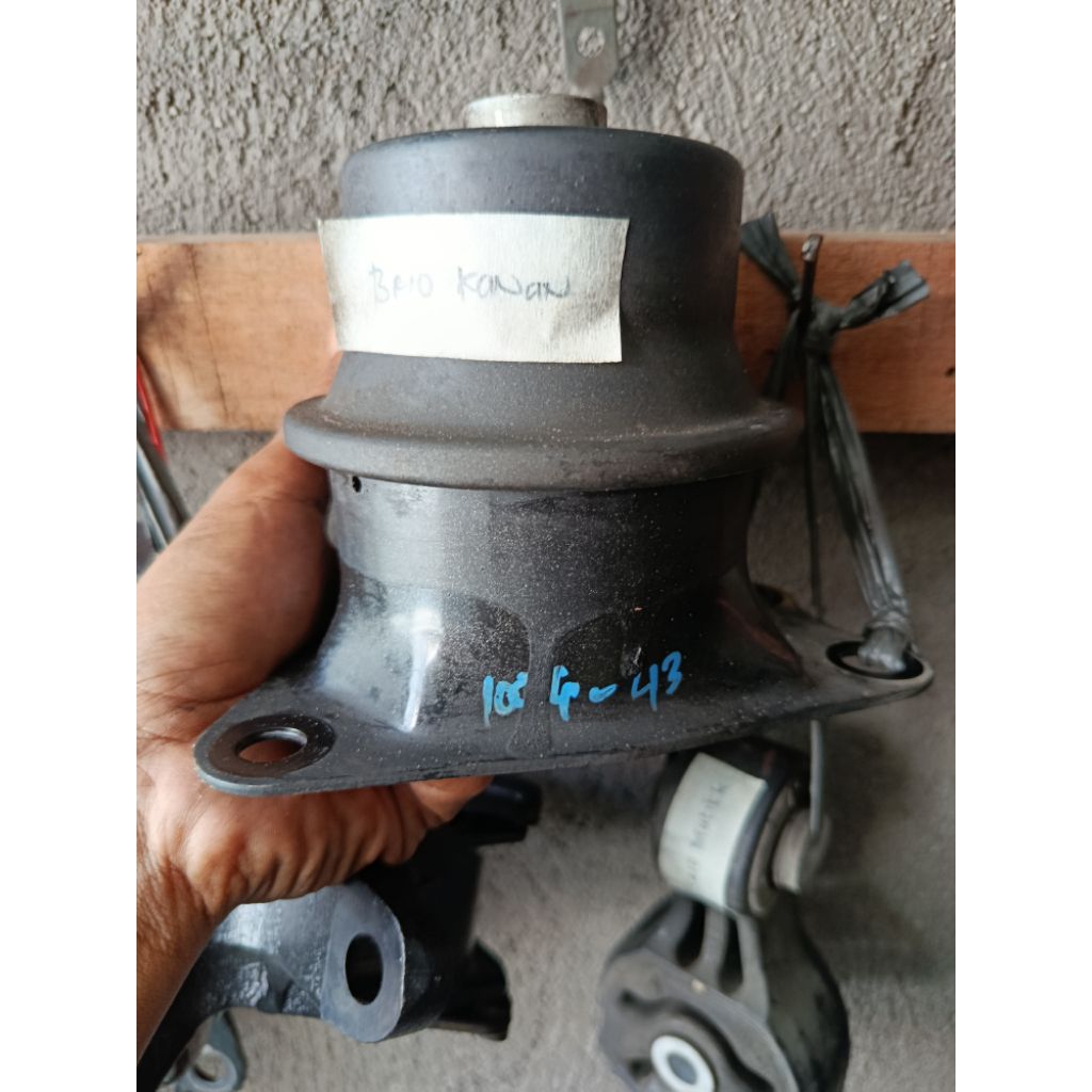 Engine mounting kanan Honda brio