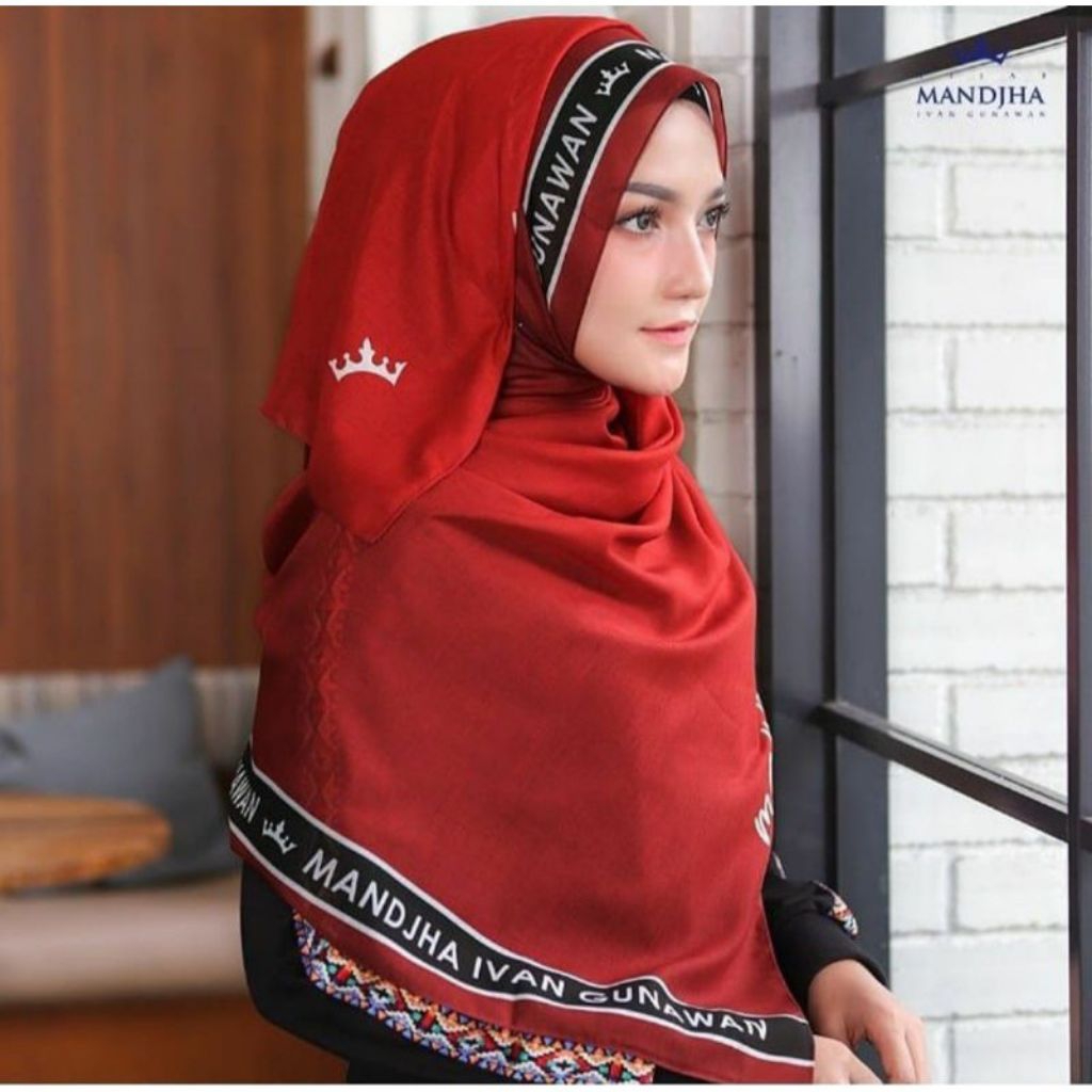 Mandjha Ivan Gunawan Hijab - Monogram Red