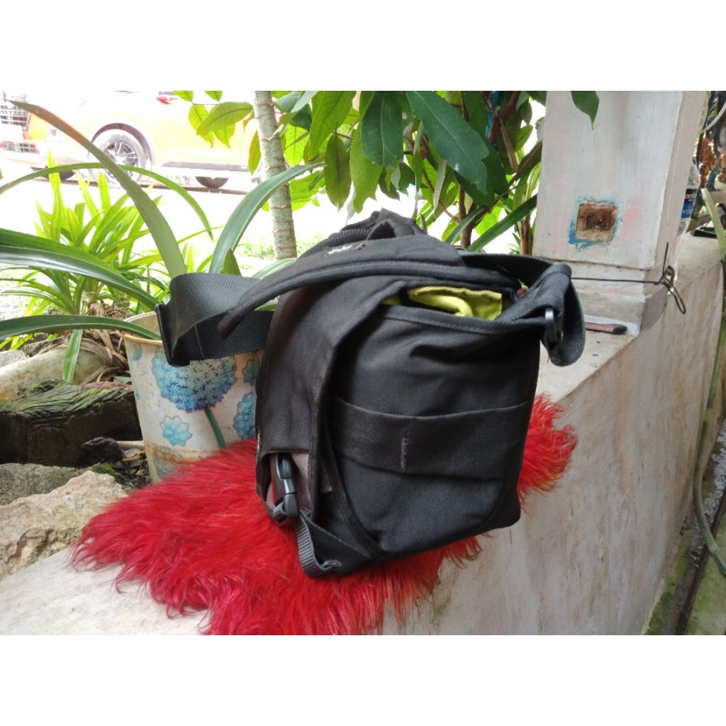 Crumpler the six million dolar home kondisi baik