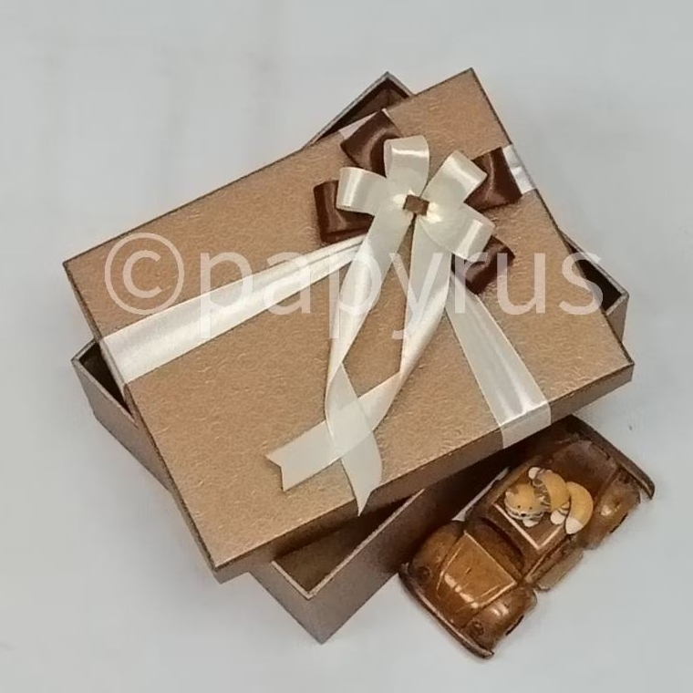 

Papyrus 17,5x22,5 tinggi 5cm Kotak Kado Gift Box V1