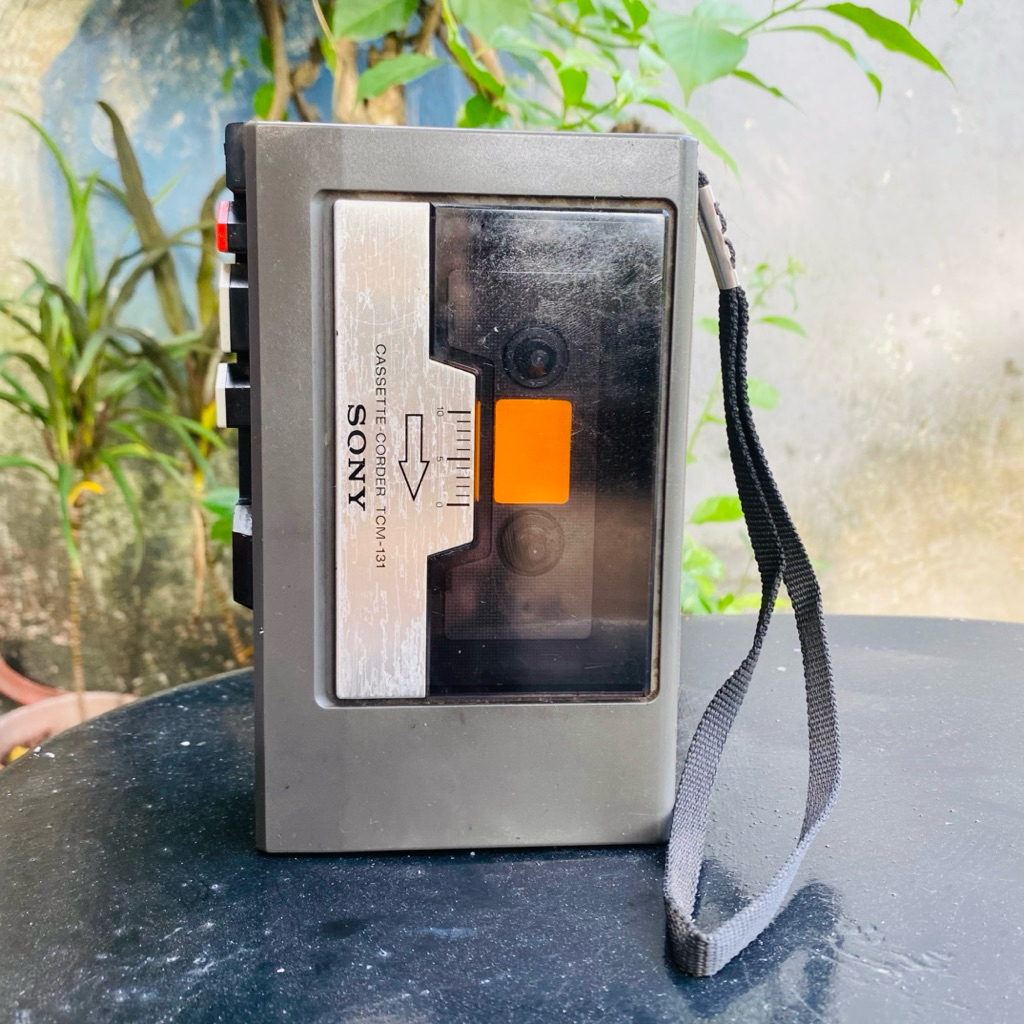 Sony Cassette-Corder TCM-131 – Walkman Vintage Jadul, Cocok untuk Pajangan Koleksi
