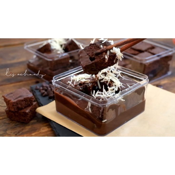 

nikmati lumernya brownies dengan full coklat, dalam kemasan cup tanpa ribet!!!