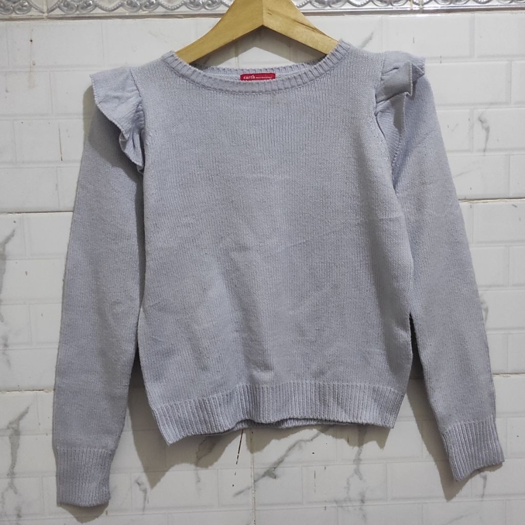 SWEATER RUFFLE (EARTH MUSIC)