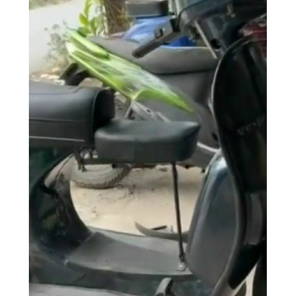 JOK TAMBAHAN DEPAN MOTOR VESPA UNTUK ANAK AGAR NYAMAN DIPERJALANAN