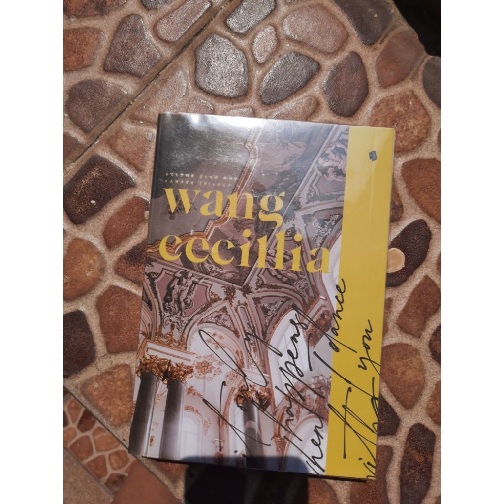 (Preloved Novel) It Only Happens When I Dance With You by Cecillia Wang