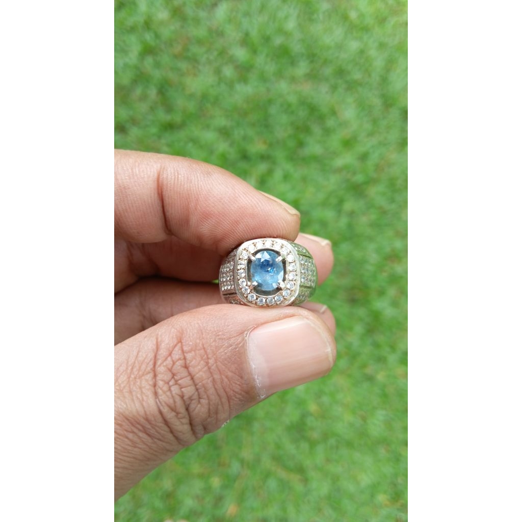 Natural Bi Color Sapphire (Bluish) Memo
