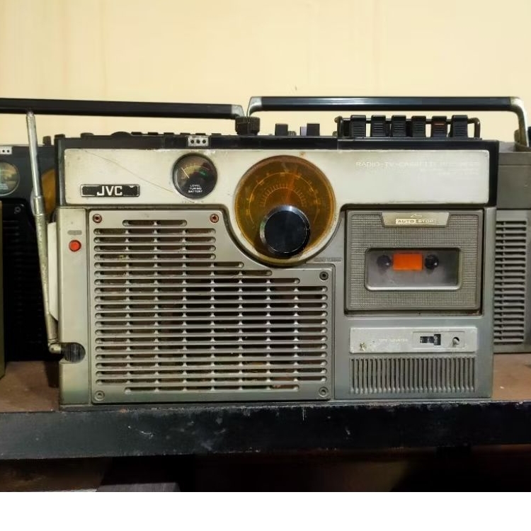 JVC Radio-TV-Cassette Recorder 220v 13watt JAPAN