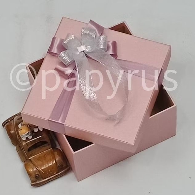 

PAPYRUS 17,5x17,5 Tinggi 10cm Kotak Kado Gift Box V1