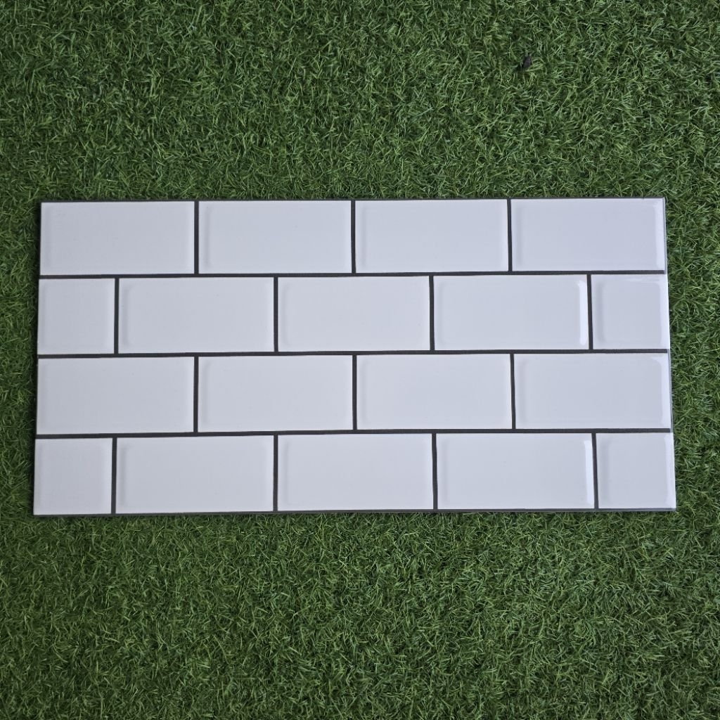 keramik dinding motif bata putih glossy / keramik dinding kamar mandi / keramik dinding dapur 25x50 