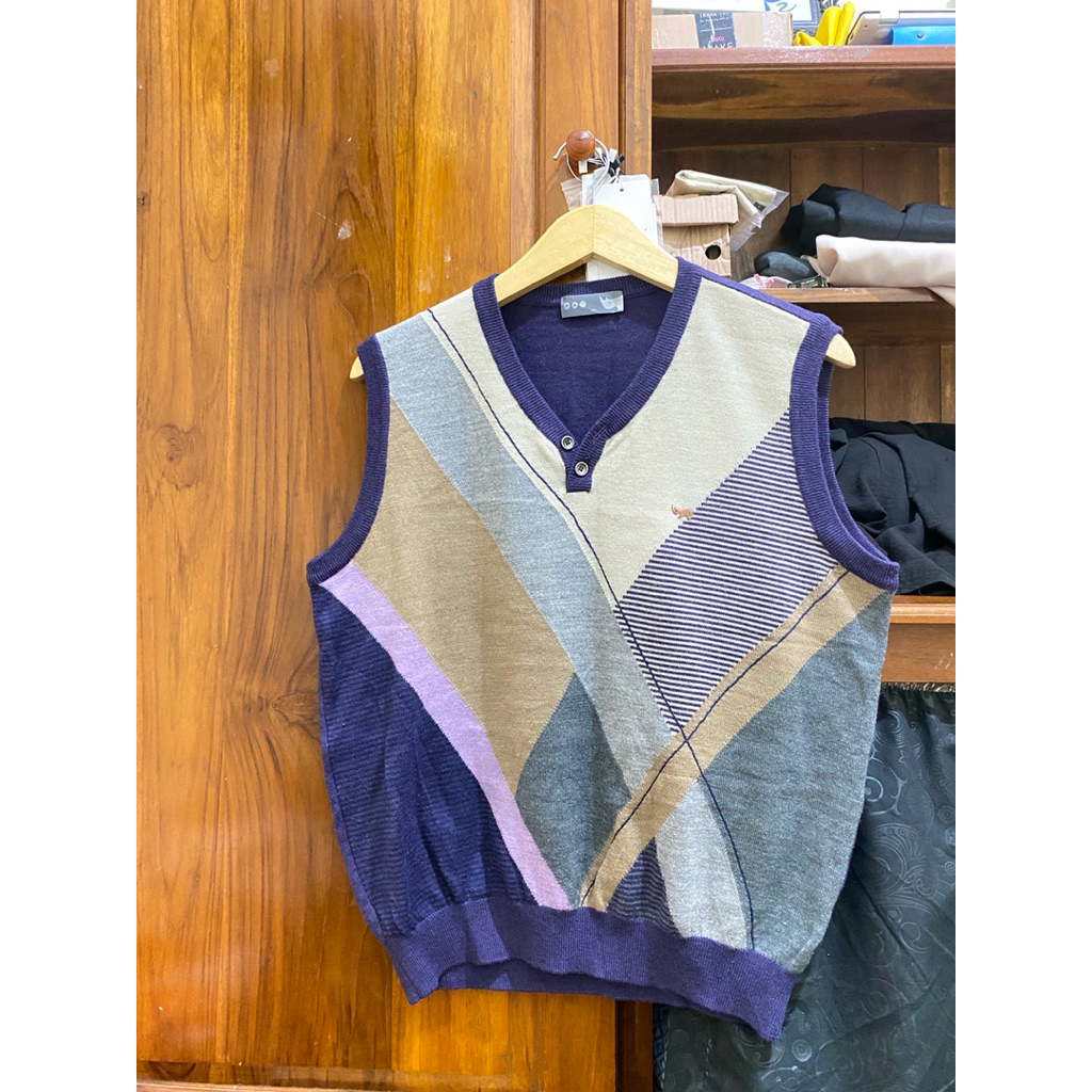 PRELOVED VEST RAJUT PRIA WANITA OVERSIZE UNISEX WARNA UNGU KOMBINASI MOTIF GARIS GARIS PL ROMPI OVER