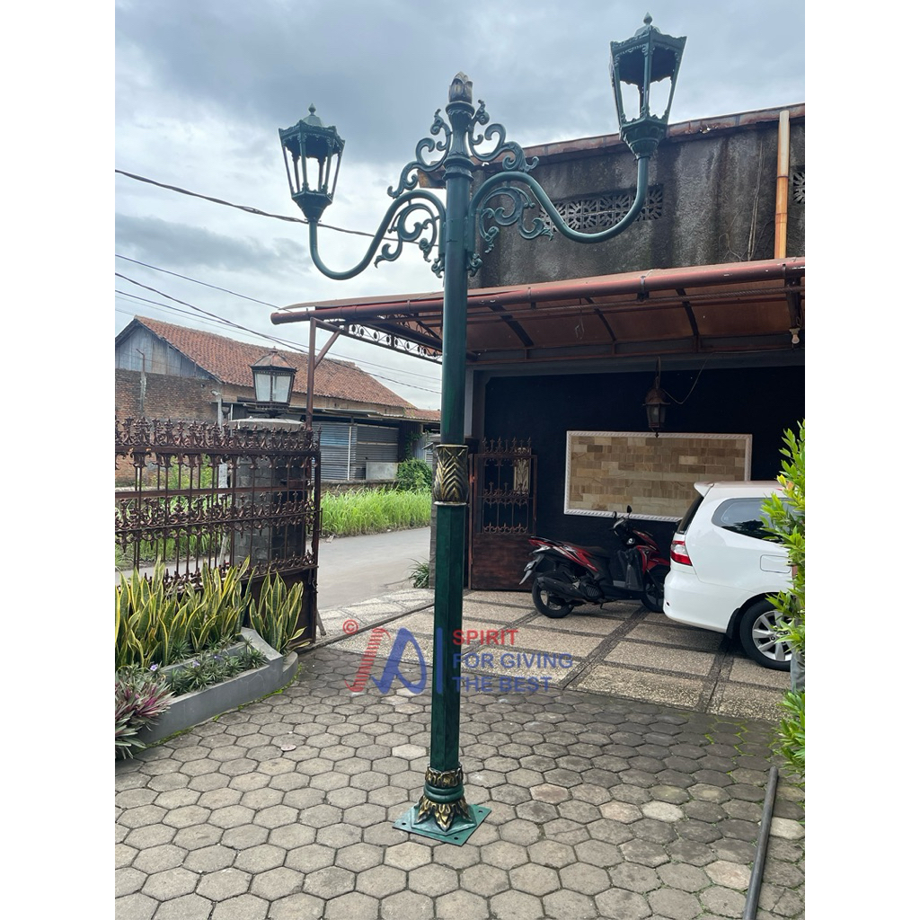 Tiang Lampu Hias Taman Antik