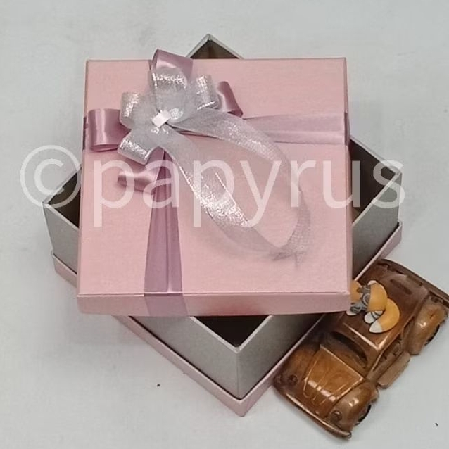 

PAPYRUS Sandwich 17,5x17,5 Tinggi 8cm Kotak Kado Gift Box V1