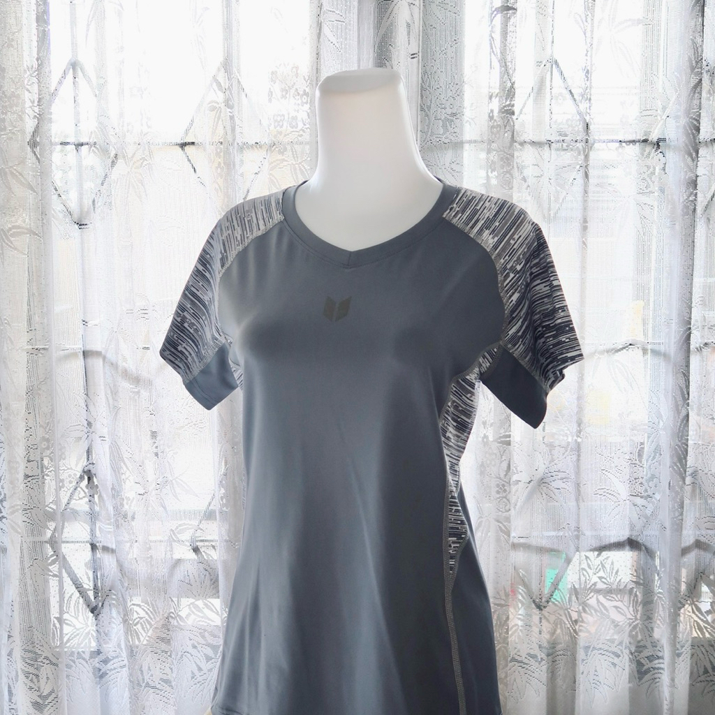 Kaos Olahraga Wanita - Enzoro (Abu Muda)