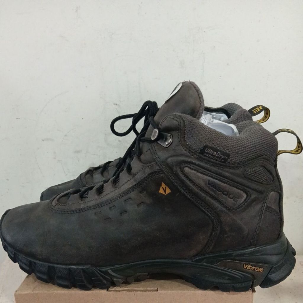 VASQUE Boots pria berbahan kulit