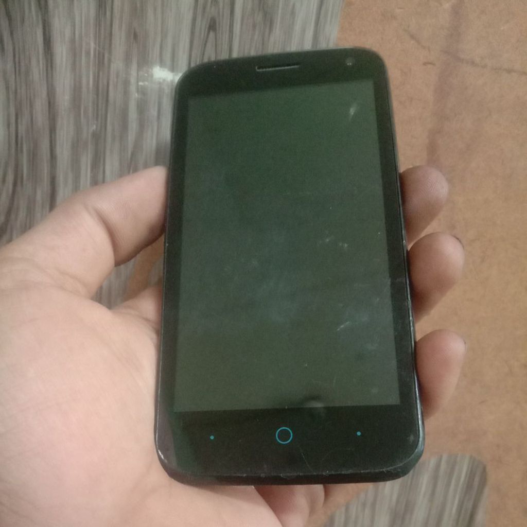 Hape minus ZTE (blade Q-lux)