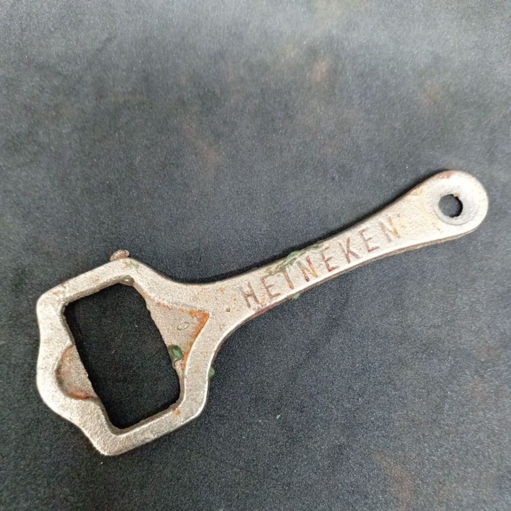 Pembuka Botol Kuno - Heineken