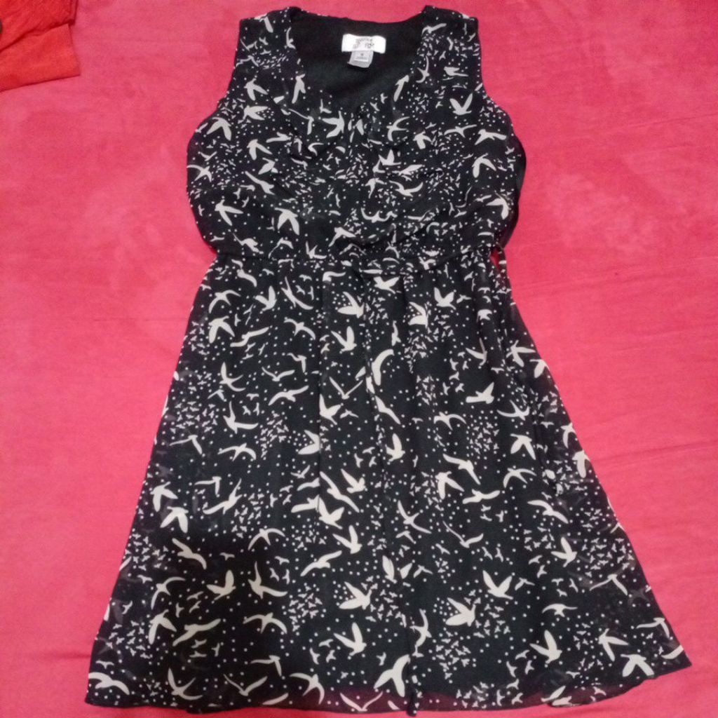 Dres hitam motif tanpa lengan sifon