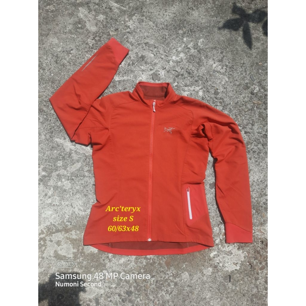 jaket arcteryx lightweight gunung outdoor olahraga lari running sepeda yoga hiking