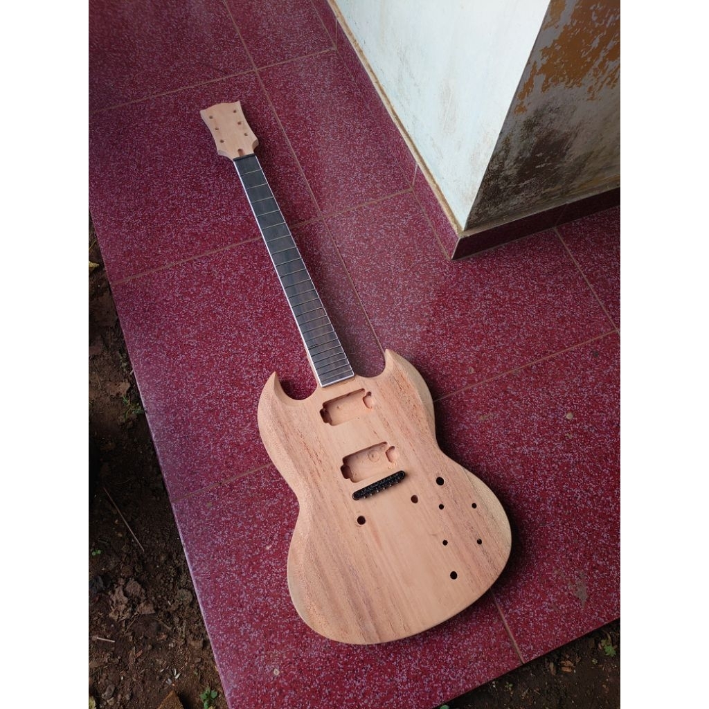 Body Neck Gitar Gibson SG
