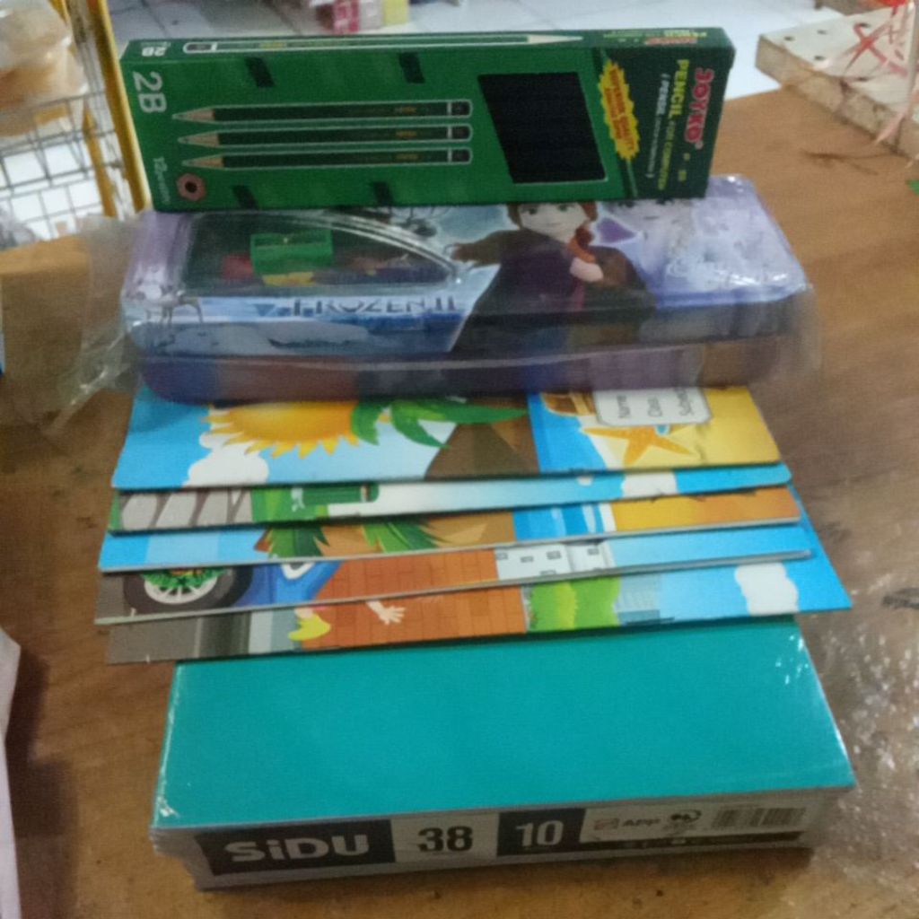 

paket alat tulis 1set 4 produk