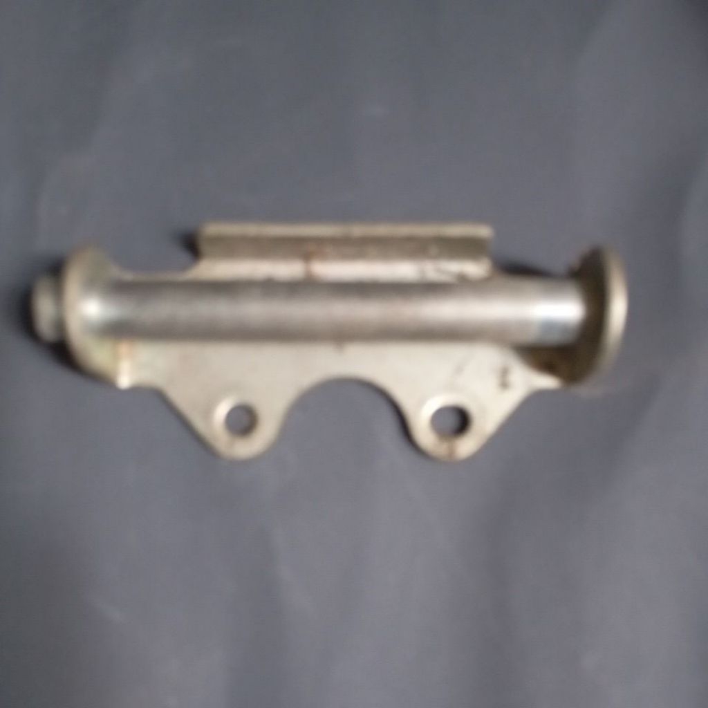 Engsel besi jok bagasi jok mio j mio gt pengait jok original