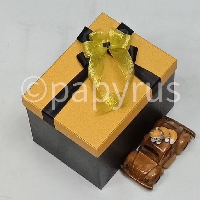 

PAPYRUS Kombinasi 15x20 Tinggi 15cm Kotak Kado Gift Box V1