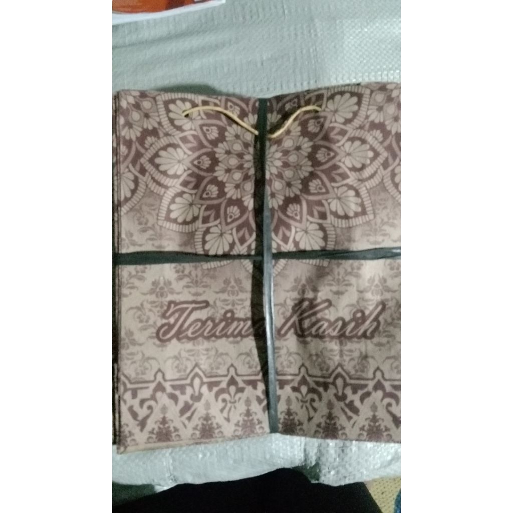 

Tas Kertas Batik/Tas souvenir/Tas Snack(50pcs) TANGGUNG TALI KERTAS