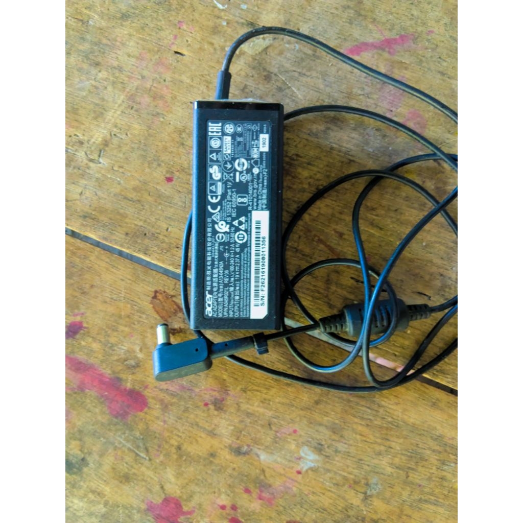 charger bekas laptop acer es14-432 aspire 3 19v 2.37a 45w