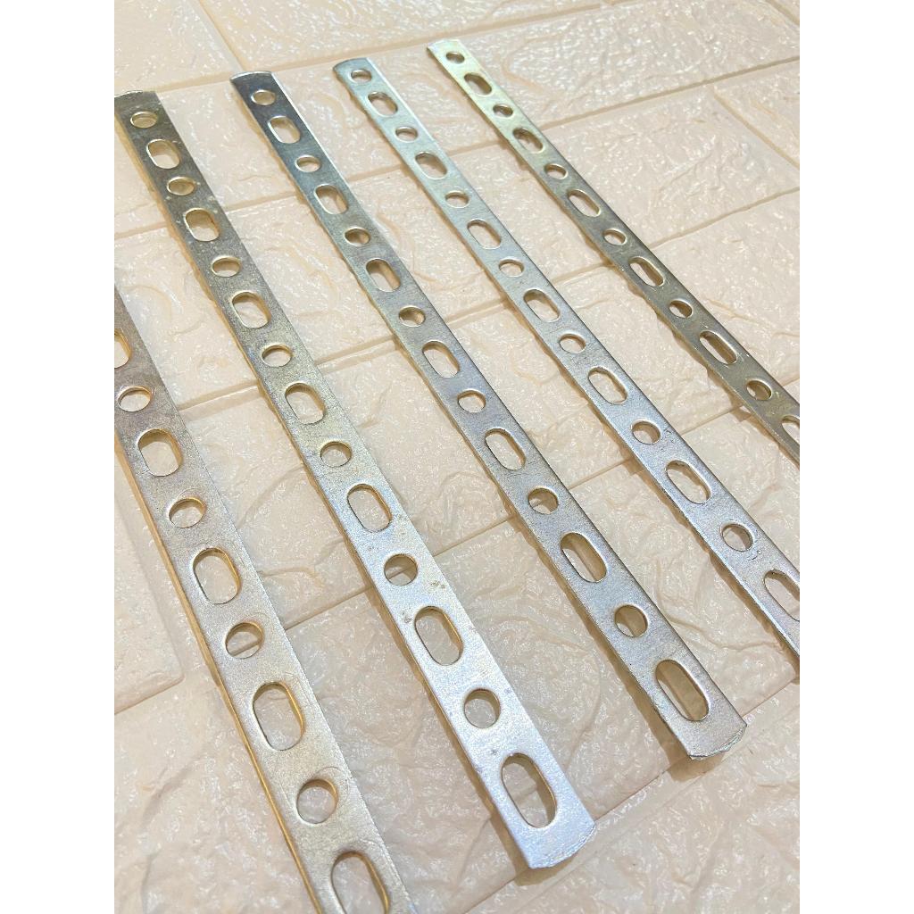 

Penggaris Serbaguna Plat Besi Lubang Mutifungsi tebal 2.5 MM ANTI KARAT