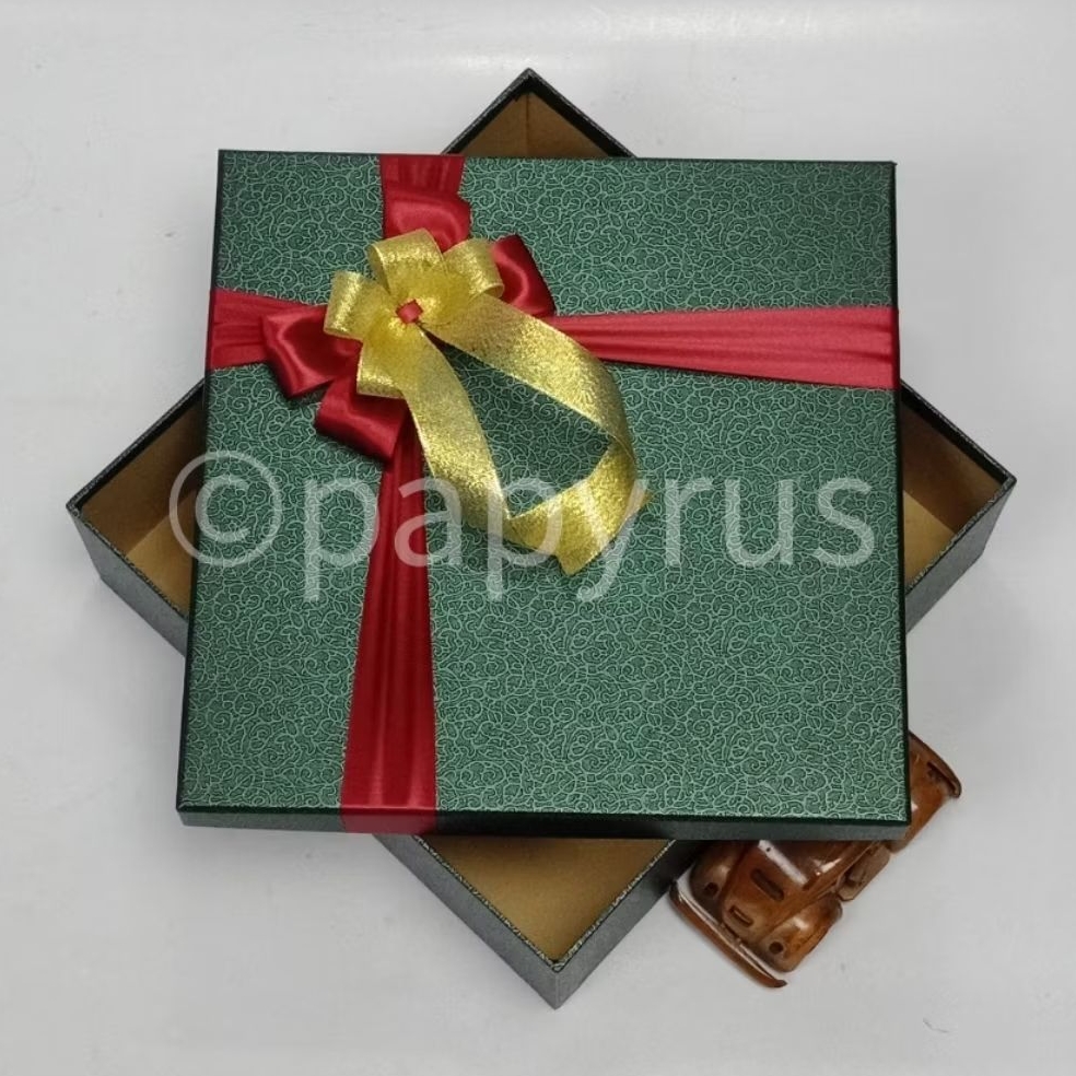 

PAPYRUS 30x30 Tinggi 5cm Kotak Kado Gift Box Hardbox Hampers V2