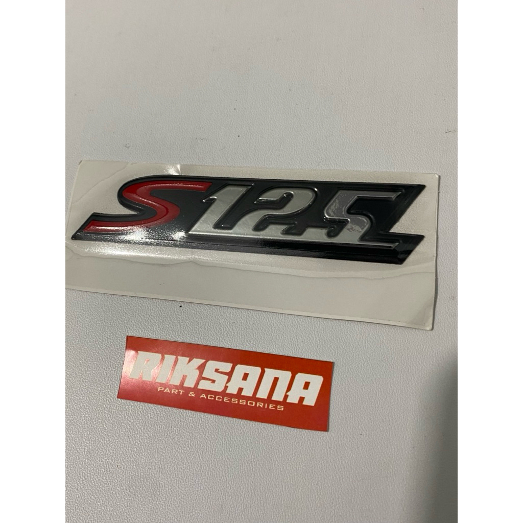 Sticker Vespa S 125 Original Emblem Body Samping Stiker Original Piaggio