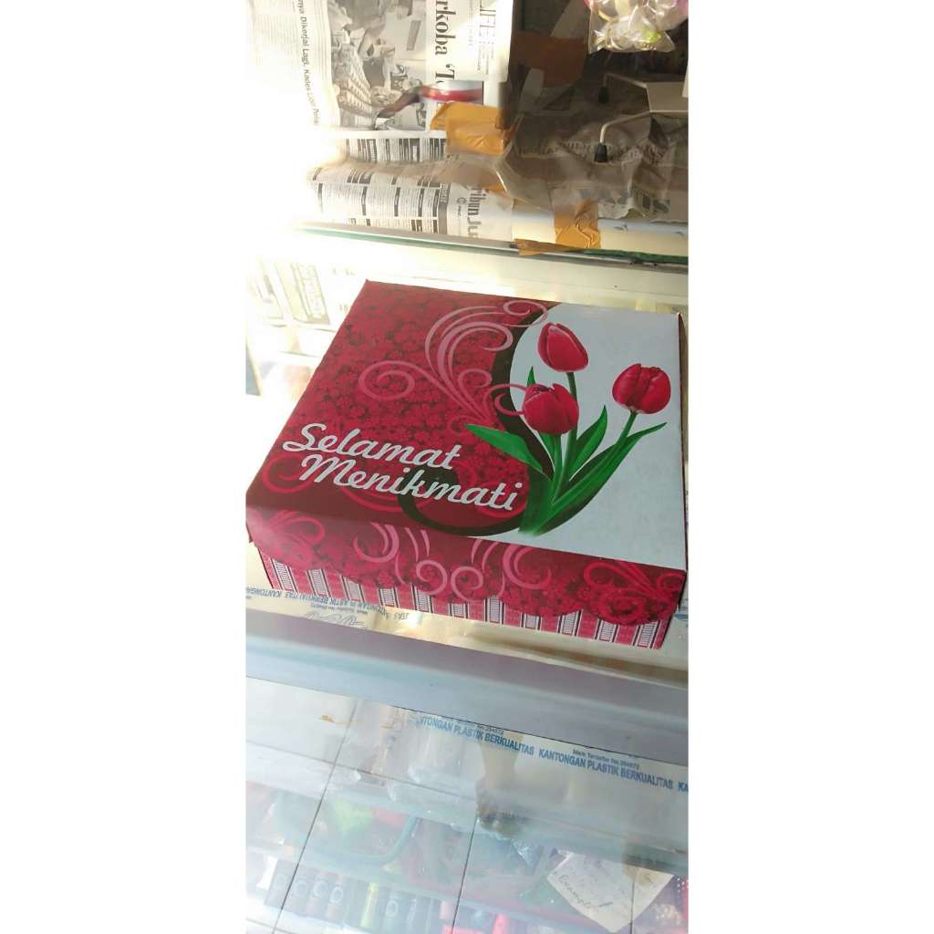 

Kardus Nasi dan Jajan Kotak Bermotif