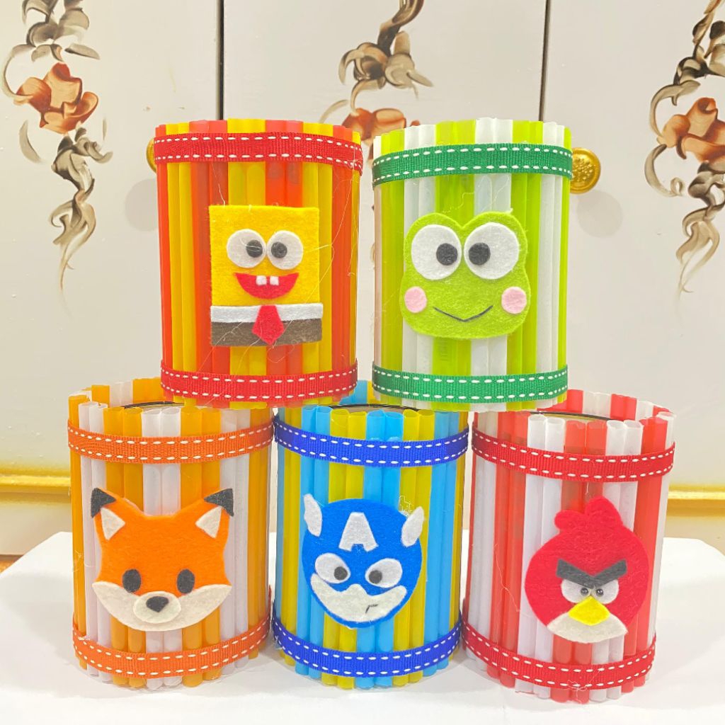 

Prakarya tempat pensil dari kaleng sedotan karakter