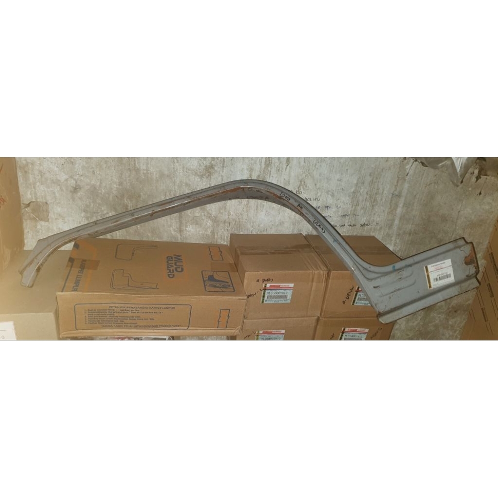 Slebor Depan L300 kanan kiri Ori