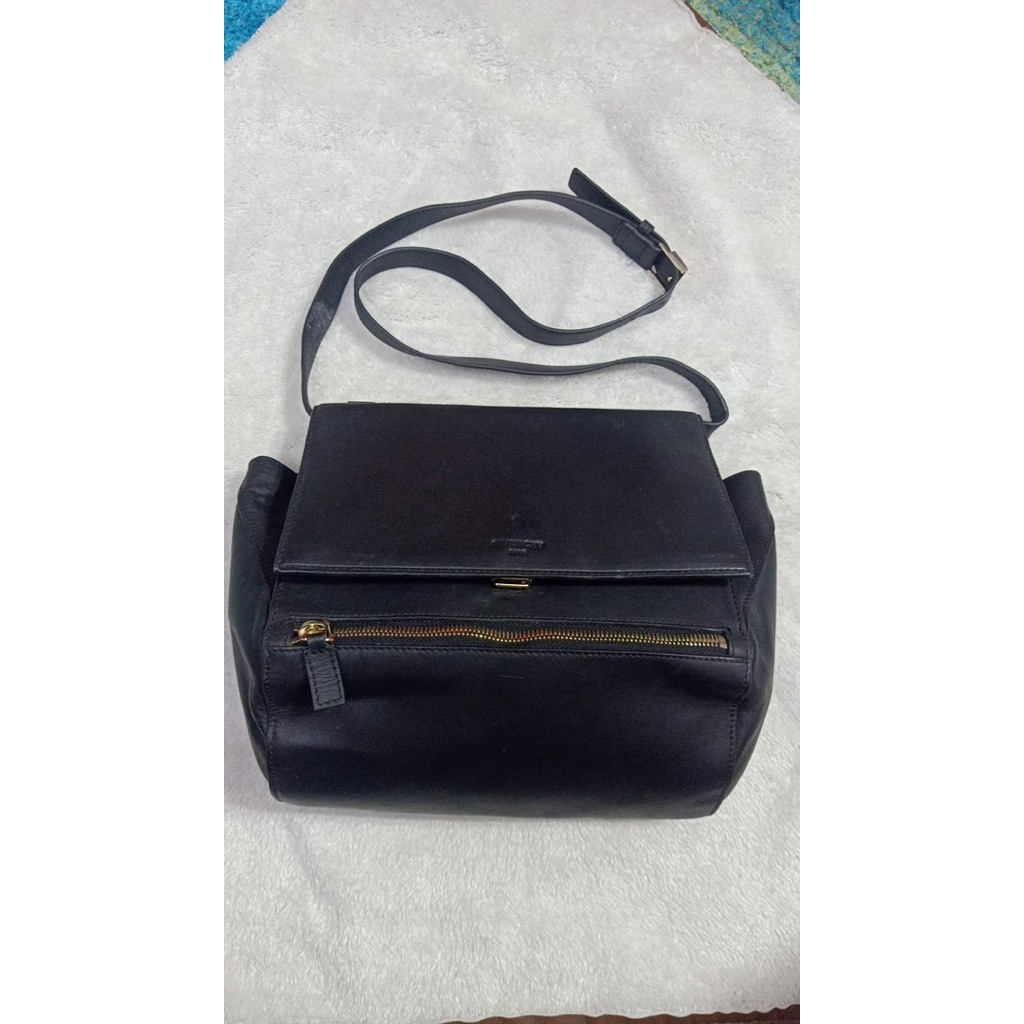 Tas Givenchy Pandora Kulit asli Size 25*27cm Lengkap nomor seri Tali kulit bisa diadjust Barang lang