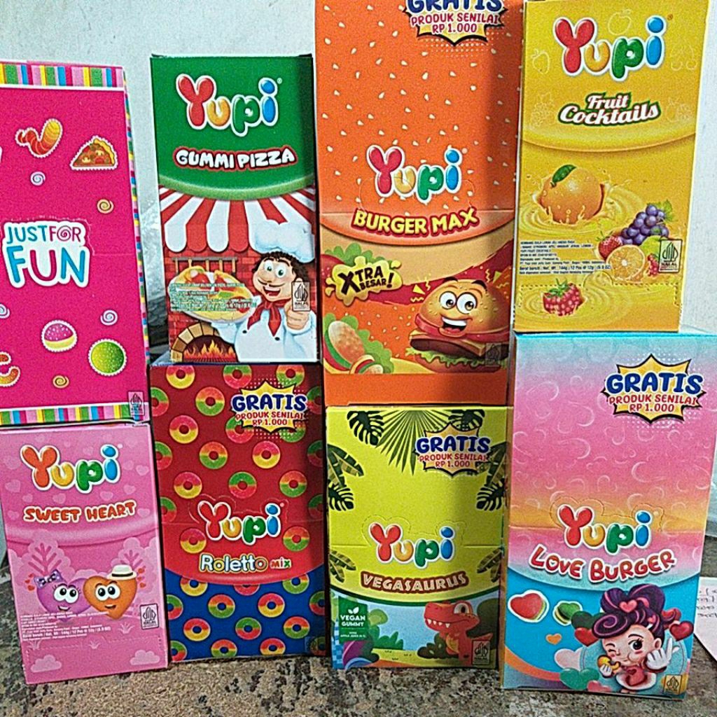 

Yupi box 12gr x 12 pcs / yupi aquarium / sweet heart / fruit cocktails / gummi pizza / just for fun
