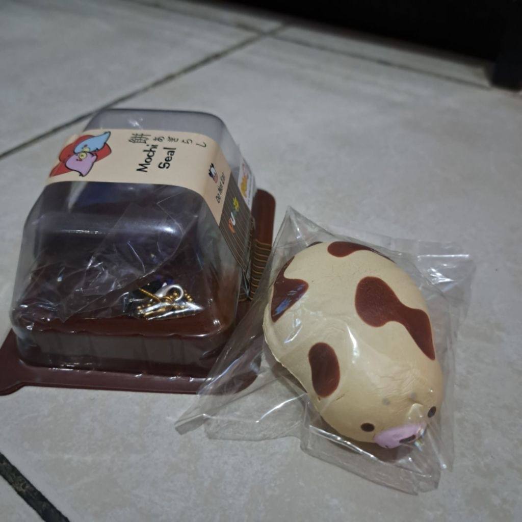 mini mochi seal