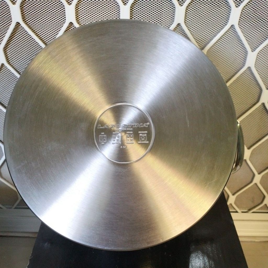 DUTCH OVEN 25 CM TINGGI 12,5 CM ,SUPER PREMIUM. TEBAL, ADA BOTTOM 3 PLY. BRAND "LAGOSTINA"