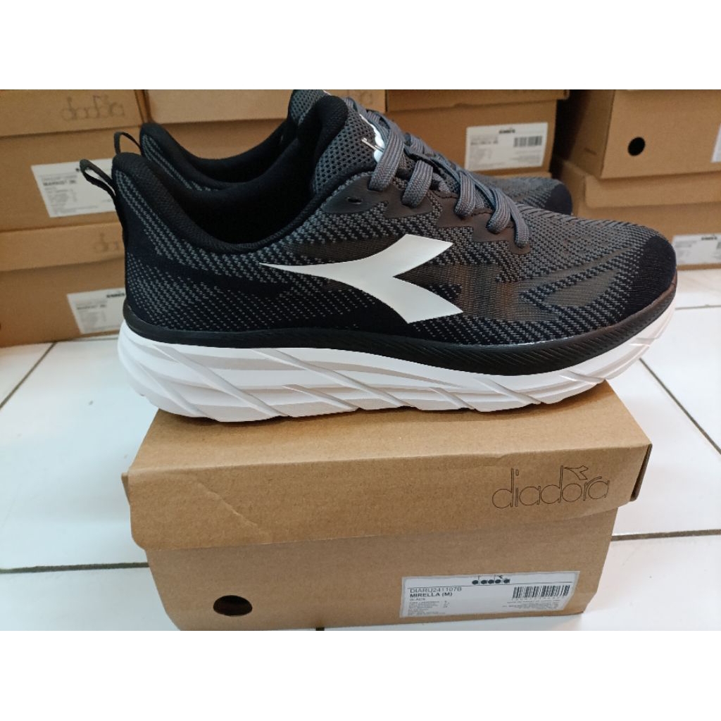Diadora Mirella Running shoes (Black/White)