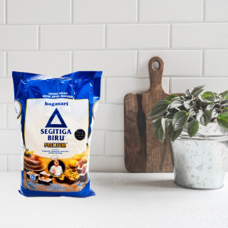 Tepung Terigu Segitiga Biru Bogasari premium / Terigu Segitiga Biru premium 1kg