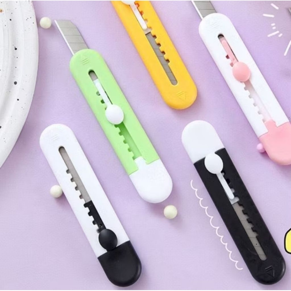 

Pisau Mini Cutter Karakter Lucu Pemotong Kertas Sebaguna