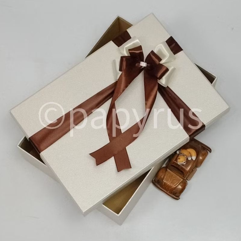 

PAPYRUS 25x35 Tinggi 5cm Kotak Kado Gift Box V3