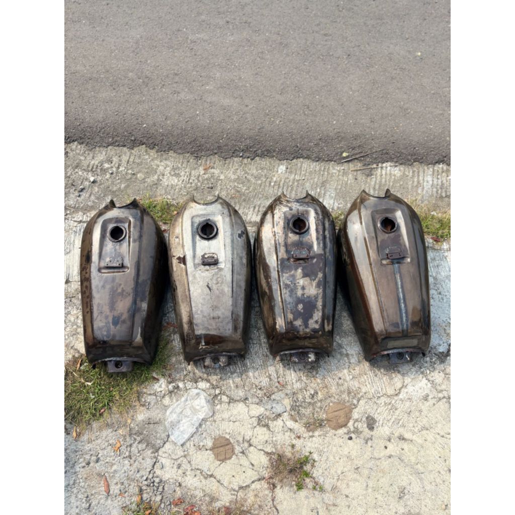 Tangki GL100 Original Tangki Tengki Bensin Honda GL100 GL125 Original Siap Pakai Lantai Baru