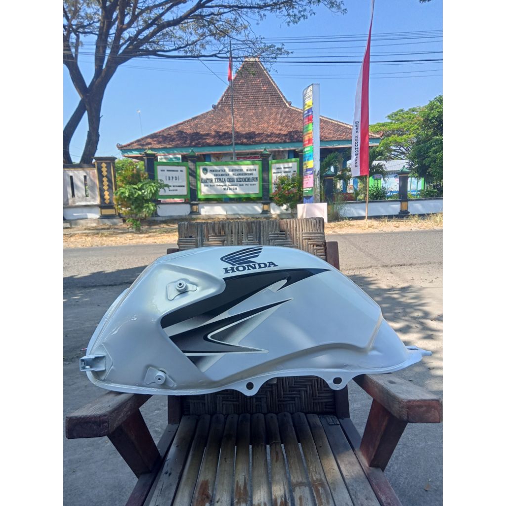 TANGKI TIGER REVO ALBINO ORIGINAL COPOTAN REPAINT ULANG ( ORIGINAL SECOND )